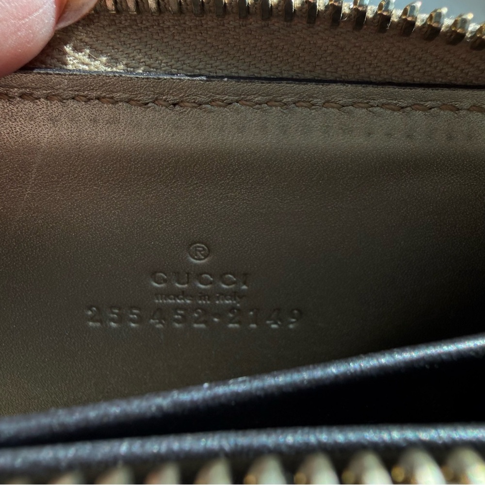 Gucci Microguccissima Zippered card case - Picture 5 of 12